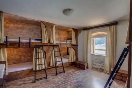 Stranger Tides Hostel - 3