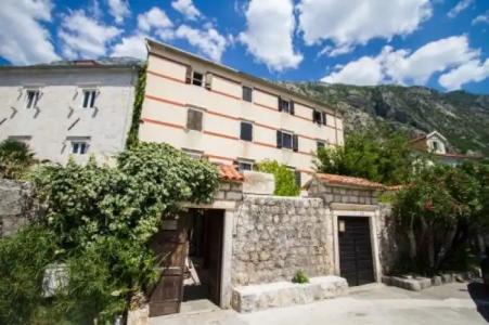 Stranger Tides Hostel - 10