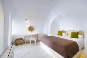 Hyperion Oia Suites, Oia