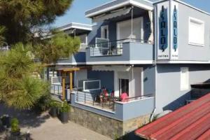 Isalos Suites, Nea Peramos