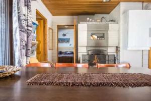 Holiday Home Mustalampi 5 satakieli by Interhome, Ruka