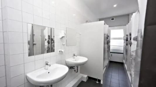 Low Budget Hostel - 25