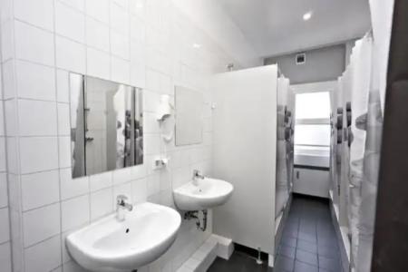 Low Budget Hostel - 7