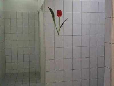 Low Budget Hostel - 9