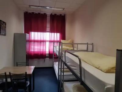 Low Budget Hostel - 5