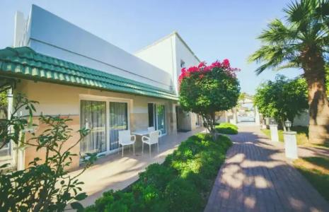 PINE BAY Boutique and Restaurant