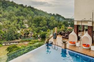 The Golden Crown Hotel, Kandy