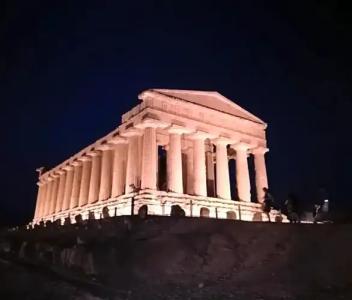 L'Alba Sui Templi - 0