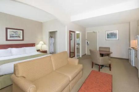 Ramada by Wyndham St. John's - 76