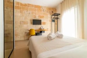 B&B A C-Caste, Monopoli