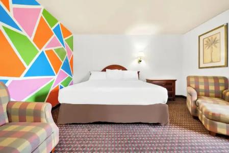 Capitol Inn and Suites - 17