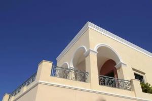 Archipel Mansion, Fira