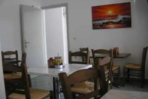 Finikas Hotel, Kamari