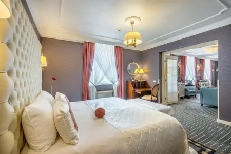 Imperial & Restaurant - 72