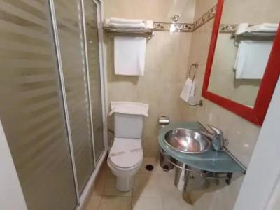 Queens Leriotis - 35