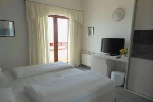 Pansion Martin, Podstrana