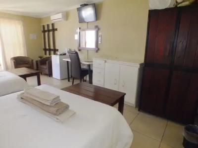 Uzuri Guesthouse CC - 1