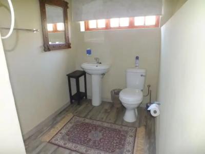 Uzuri Guesthouse CC - 17