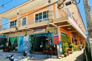Grand House, Lanta Island