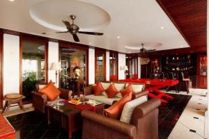 Azara Villa, Surin