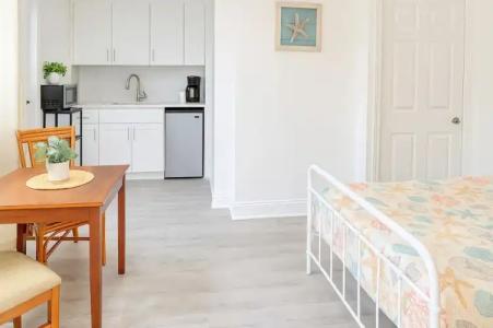 Daytona Shores Inn & Suites - 28