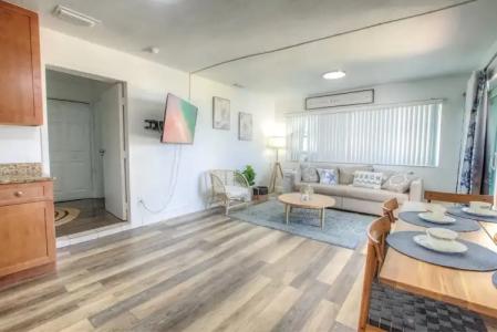 Daytona Shores Inn & Suites - 17