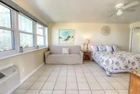 Daytona Shores Inn & Suites - 3