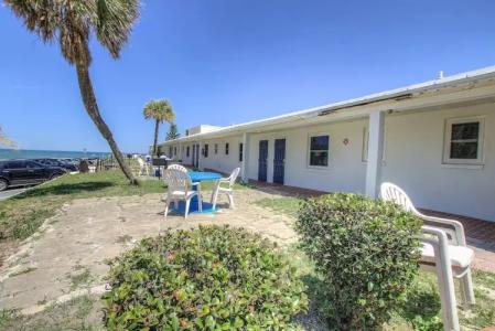 Daytona Shores Inn & Suites - 11