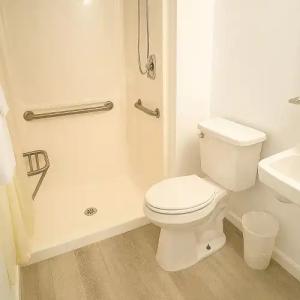 Daytona Shores Inn & Suites - 30