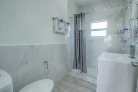 Daytona Shores Inn & Suites - 7