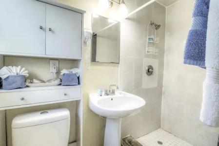 Daytona Shores Inn & Suites - 8