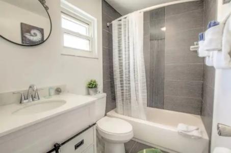 Daytona Shores Inn & Suites - 24