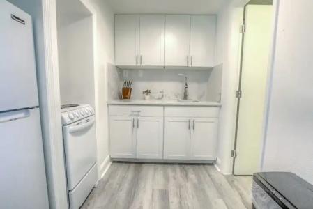 Daytona Shores Inn & Suites - 13