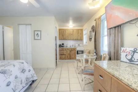 Daytona Shores Inn & Suites - 25