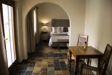 Hilltop Guesthouse - 3