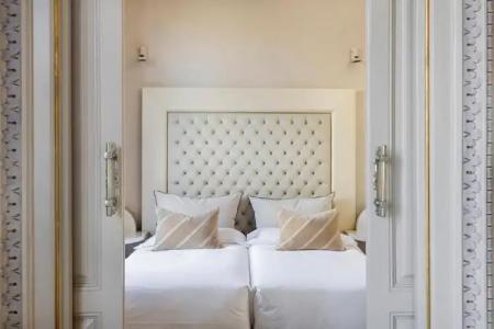 El Palauet Modernist Suites - 56