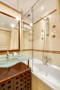 Le Relais du Louvre - 34