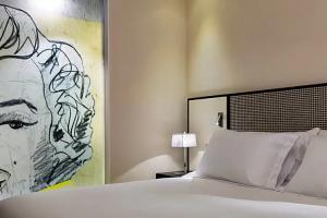 H10 Art Gallery, Barcelona