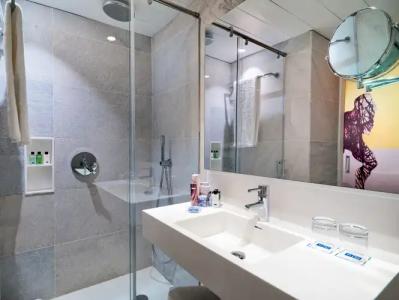 H10 Art Gallery - 15