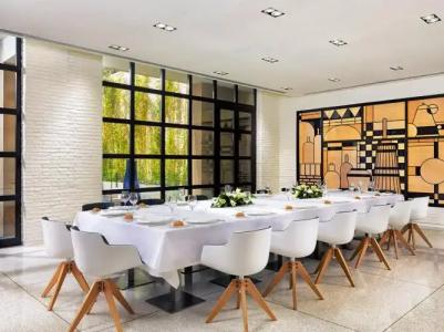 H10 Art Gallery - 22