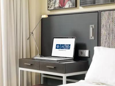 H10 Art Gallery - 14