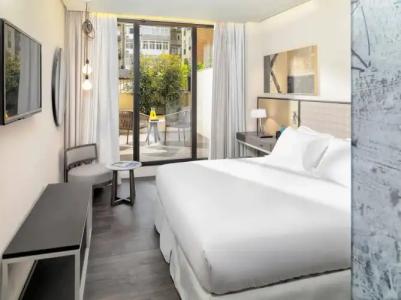 H10 Art Gallery - 10