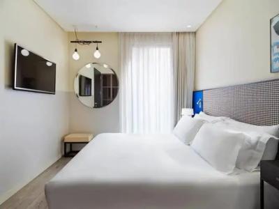 H10 Art Gallery - 52