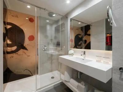 H10 Art Gallery - 55