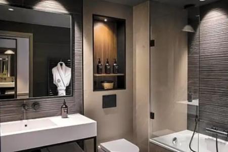 Victoria Palace - 75