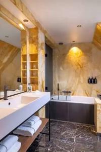 Victoria Palace - 126