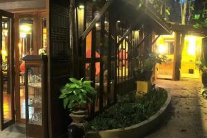 Ndol Streamside Thai Villas