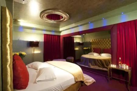 Crystal Blue + Suites - 1