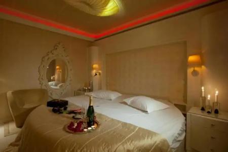 Crystal Blue + Suites - 50