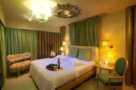 Crystal Blue + Suites - 42